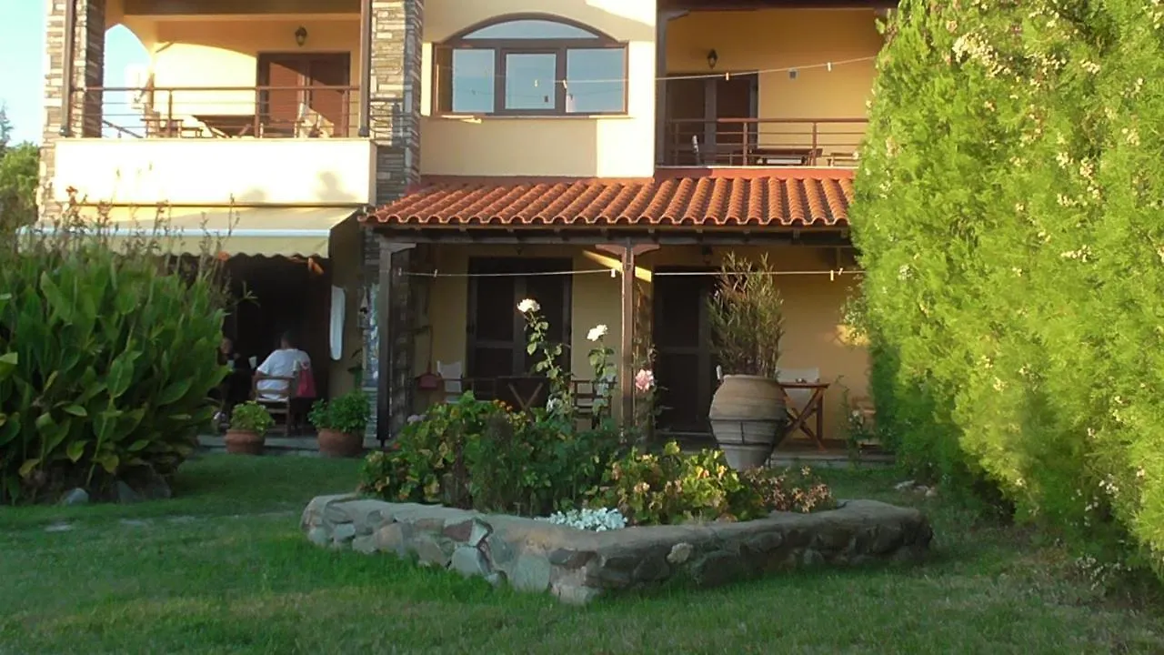 Studios Tripiti Nea Roda Grèce